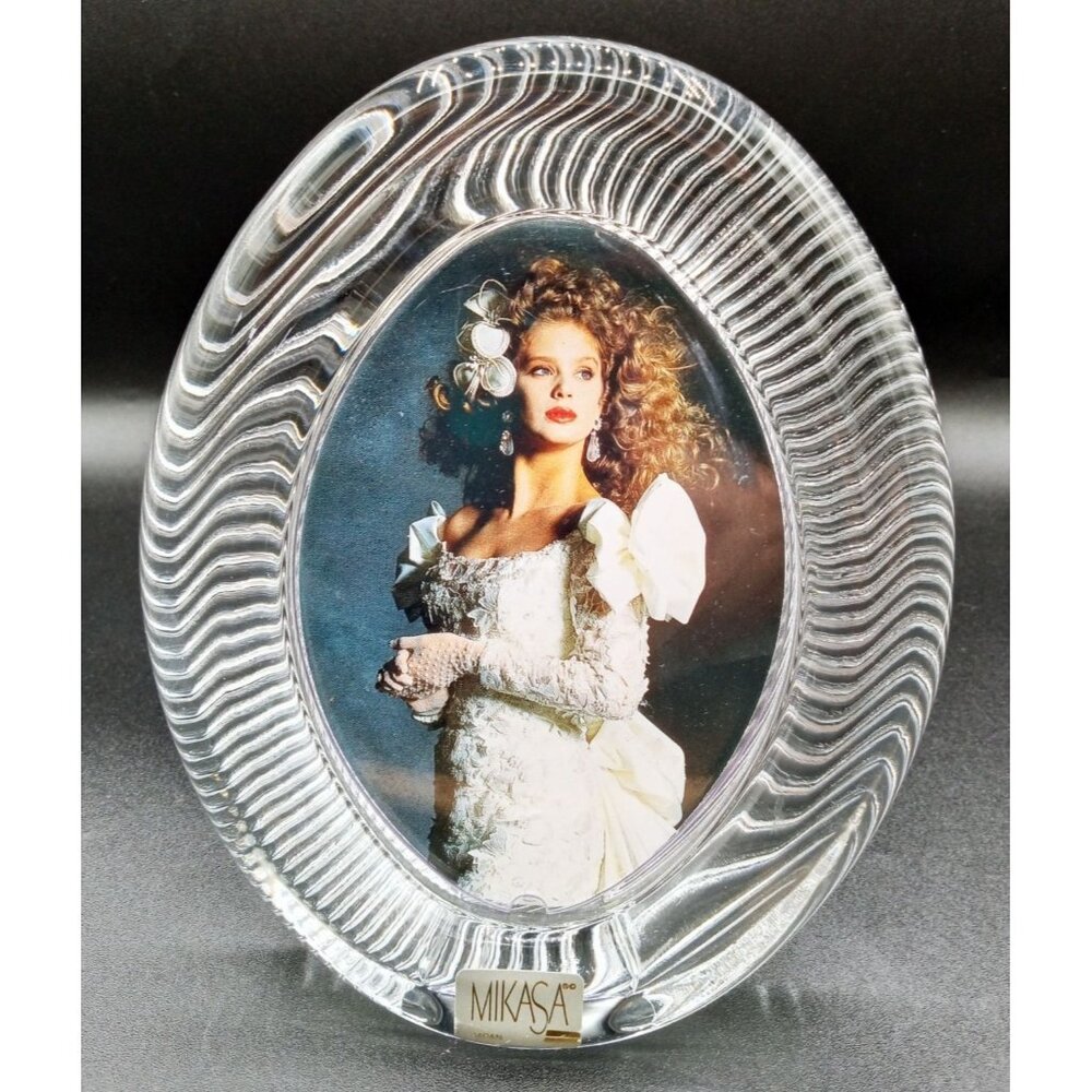 Mikasa Oval Shaped Ribbed Crystal  Picture Frame Vintage 6.5 Inches Heavy 1980s